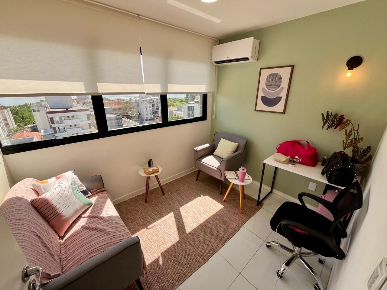 Sala de atendimento da Dra. Ana Paula — Unidade Coqueiros, ambiente com vista, Florianópolis